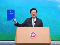 존 리 中 홍콩 행정장관 홍콩 첫 5개년 계획, 파란색 표지 채택...개방∙진보∙안정 의미