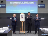 中 신화통신 "신시대치국이정기실" 제1권 중∙영문판 출판∙발행