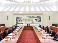 양회丨제14기 전인대 제4차 회의 주석단 상무주석 제2차 회의 열려…자오러지 회의 주재