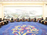 양회丨왕후닝, 정협 제14기 제4차 회의 홍보 보도에 참여한 언론인 대표 방문