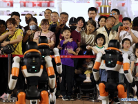 산업 현장에서 맹활약하는 로봇...中 푸저우, "스마트·디지털 전환" 박차