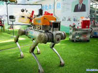 "매의 눈"으로 병충해 박멸하는 로봇개...中 산둥성, "스마트 설비"로 농업 생산 효율 UP