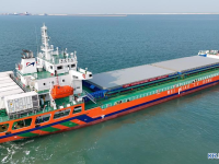 中 자체 설계·제작한 1만t급 근해 신에너지 벌크선 정식 운항 시작