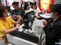 中 하이난 면세점, 춘절 특수로 매출 "활짝"