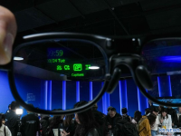 안경만 쓰면 번역이...中 중관춘포럼서 확인한 "하드 테크놀로지" 응용